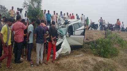 Bus overturns on Shahjahanpur road in Lakhimpur kheri