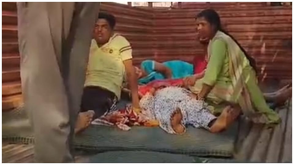 घायलों को अस्पताल में कराया गया भर्ती।