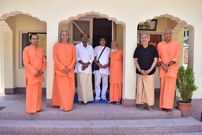 Superstar Rajinikanth reached Yogada Ashram of Uttarakhand Dwarahat visited Dhyan Mandir