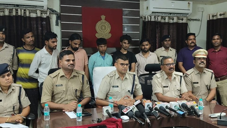 Police arrested six bookies in Korba