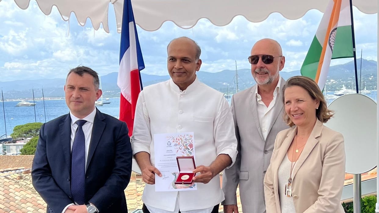 Ashutosh Gowariker First Indian Filmmaker to be bestowed The Medal of Saint Tropez