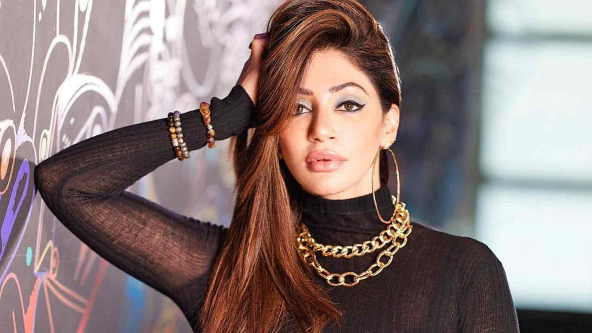 Actress Fall In Love With On Screen Son Kishwer Merchant Eva Grover ...