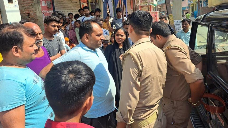 Moradabad: Woman creates ruckus outside in-laws house, has been living separately for three months
