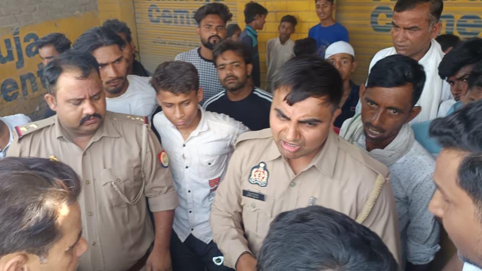 UP: Bike riding couple and innocent daughter died in collision with truck, four year old son injured