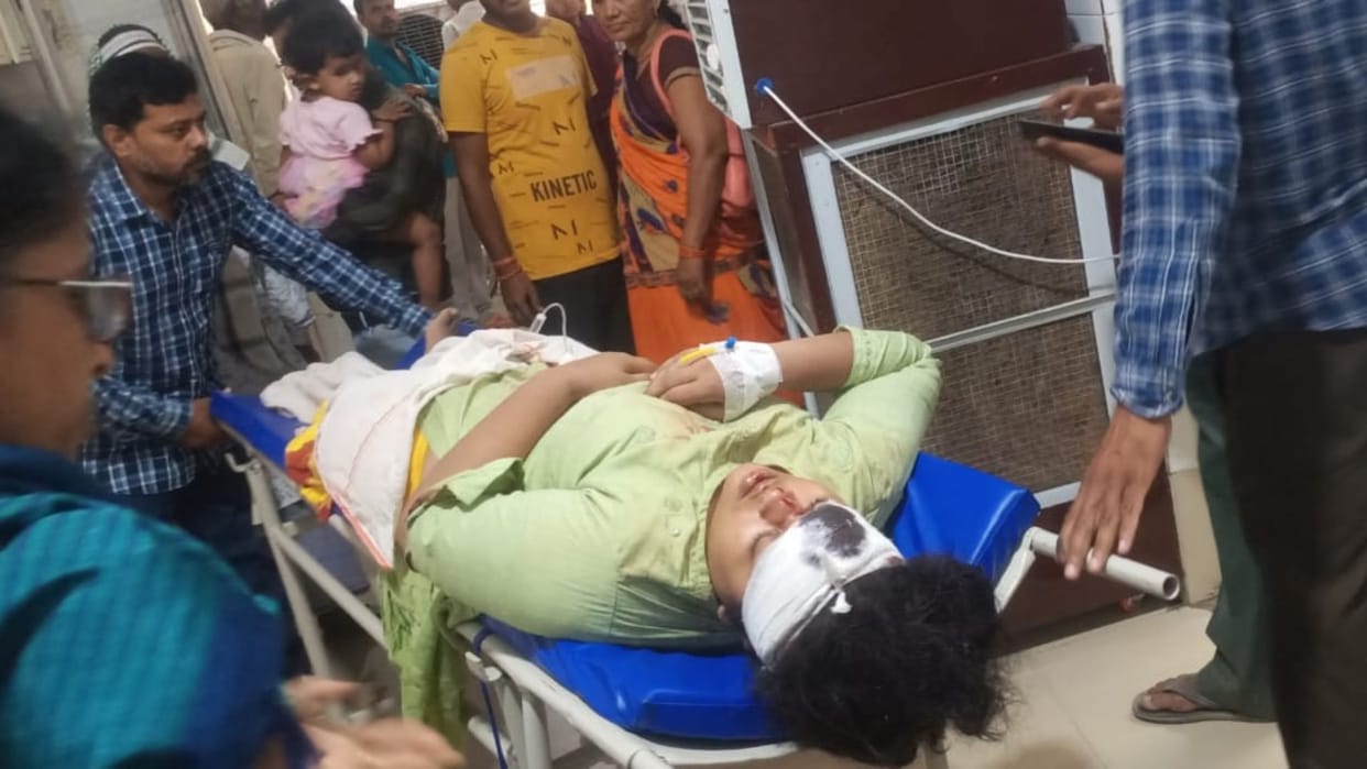 girl injured after falling from veranda UP college in varanasi