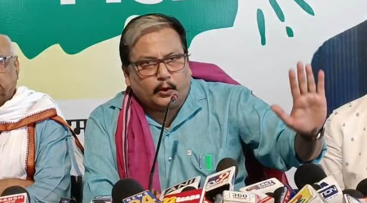 राजद सांसद मनोज झा।