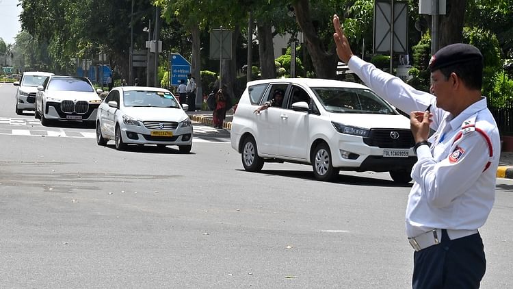 Cases Of Violation Of Traffic Rules Are Continuously Increasing In Delhi – Amar Ujala Hindi News Live