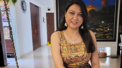 Hema: तेलुगु अभिनेत्री हेमा की बढ़ीं मुश्किलें, रेव पार्टी मामले में पूछताछ के बाद सीसीबी ने किया गिरफ्तार Telugu actress Hema has been arrested by the Central Crime Branch after questioning in a rave party case