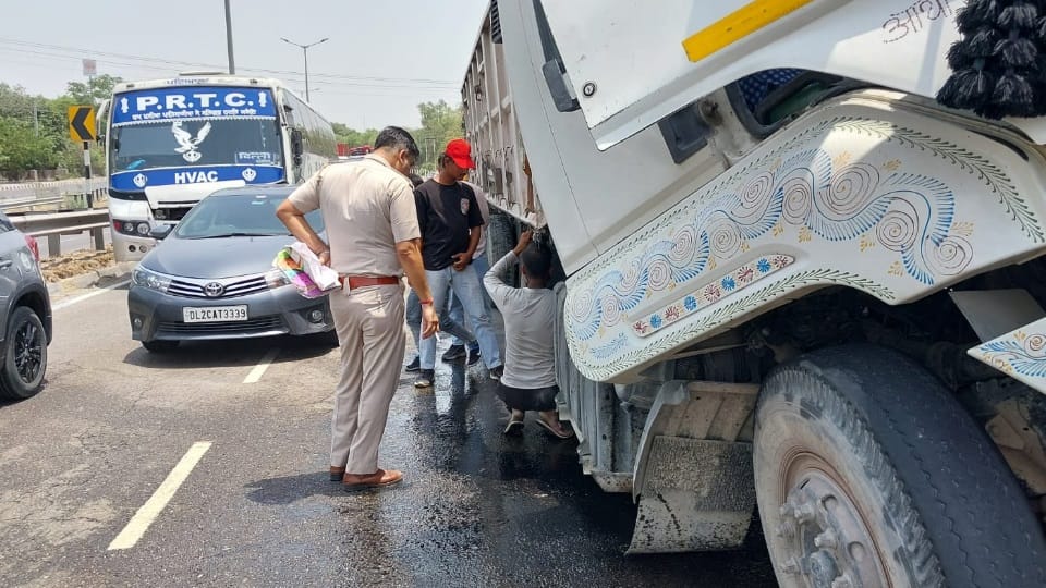 Volvo Bus hit By Truck in Karnal