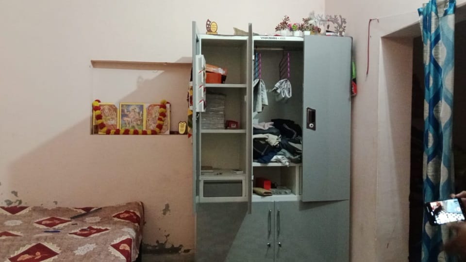 Theft at two houses in Fatehabad