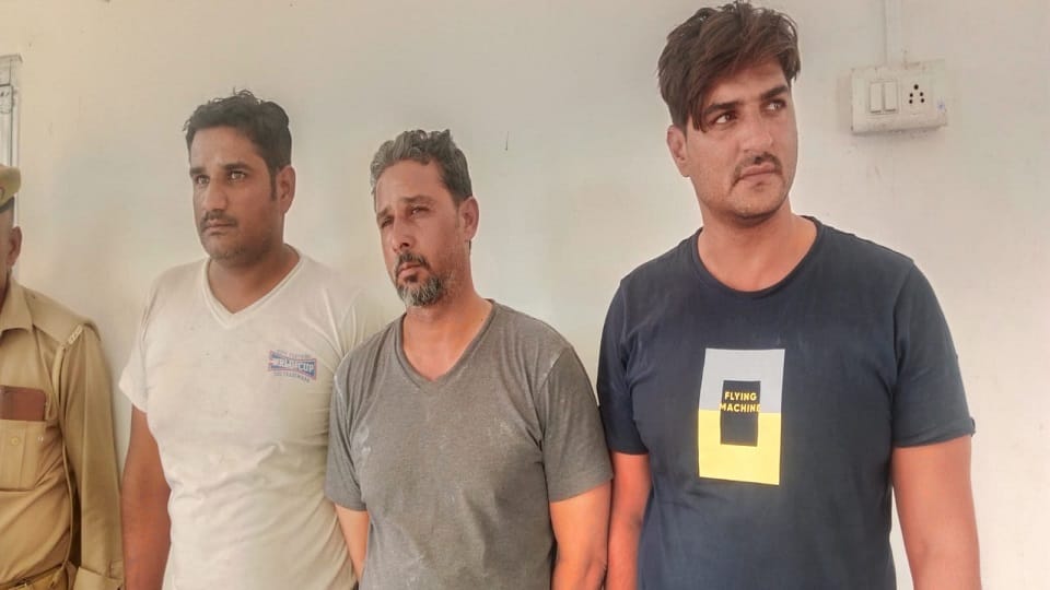 Three vicious people of Irani gang arrested robbing by posing as policemen terror in many states