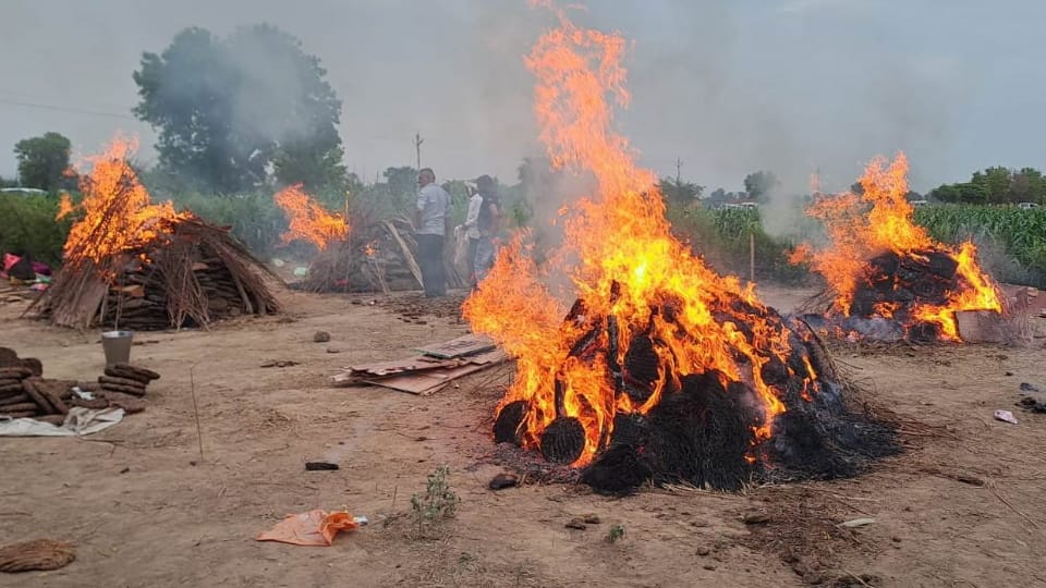 Jammu akhnoor Accident Five bodies were cremated on four pyres see photos