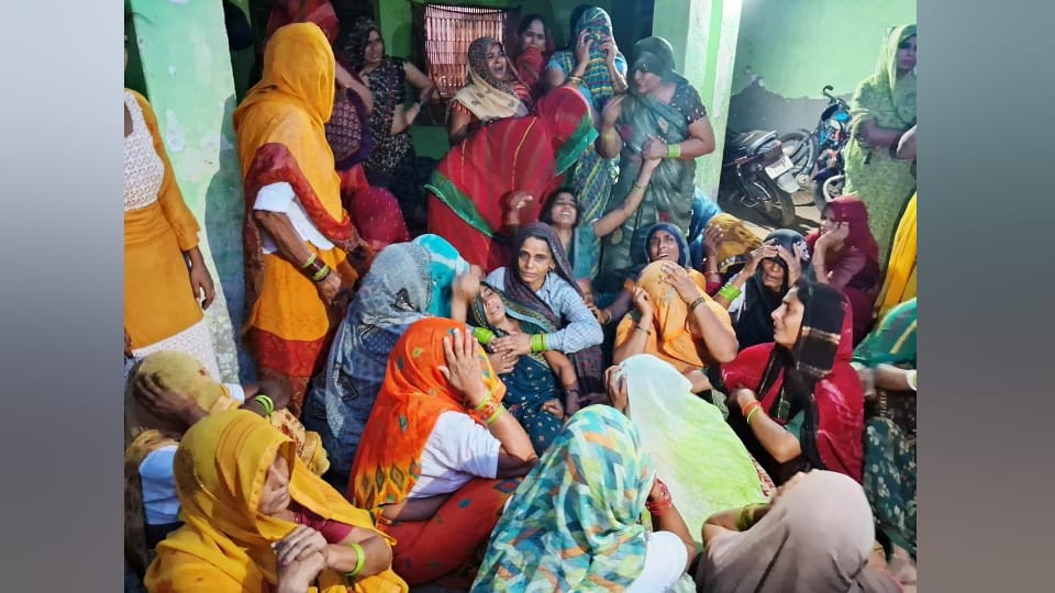 Jammu akhnoor Accident Five bodies were cremated on four pyres see photos