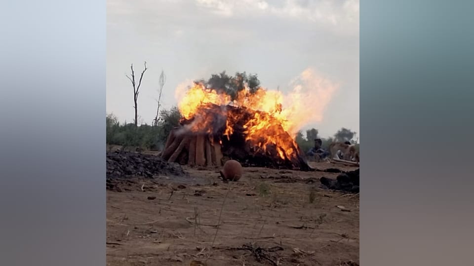 Jammu akhnoor Accident Five bodies were cremated on four pyres see photos