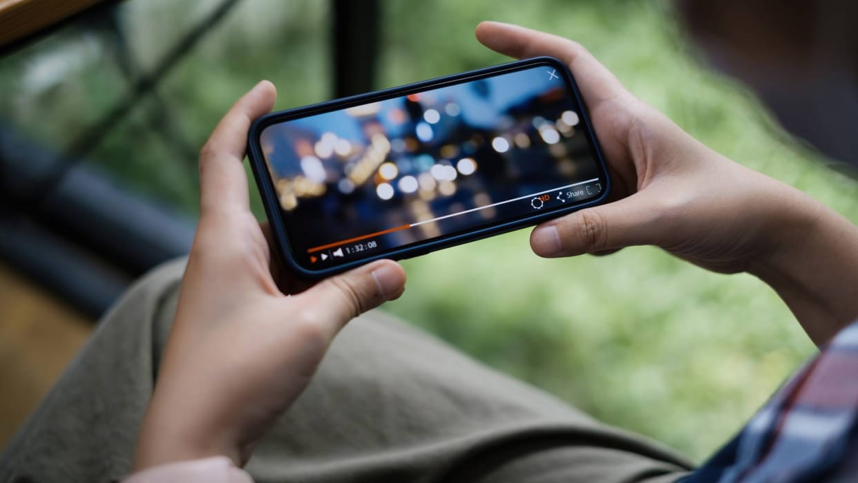 Jabalpur: Mother scolded for watching mobile too much, teenager felt so bad that she hanged herself.