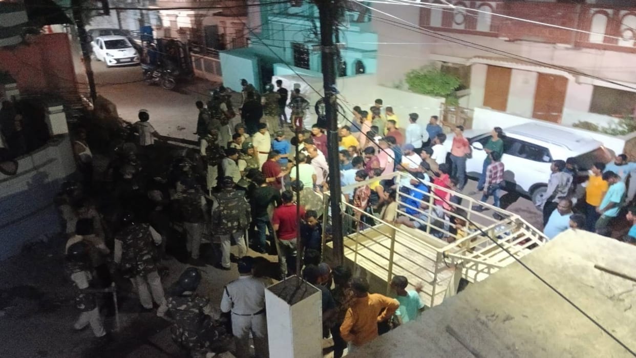 Jabalpur News Dispute between two communities stone pelting continued for an hour