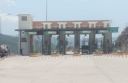 There is a need to provide better facilities to people at toll plazas