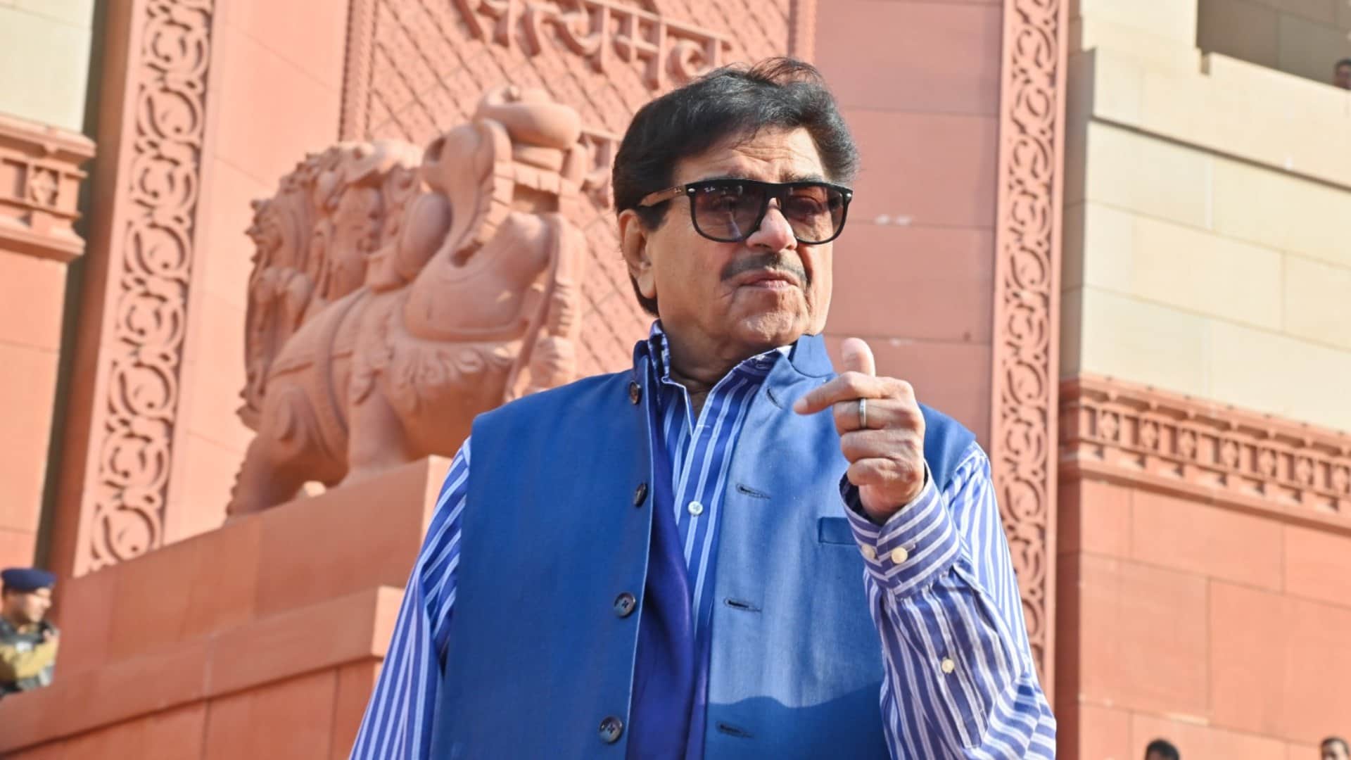 Bollywood Love Shatrughan sinha On two timing with Poonam Sinha Reena Roy feel guilty for love triangle