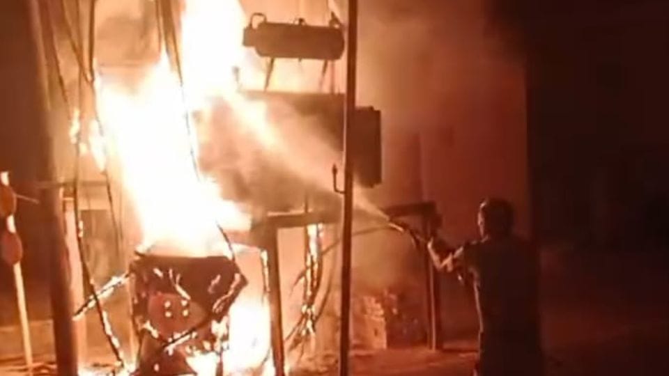 Supply of localities disrupted due to falling of pole and burning of transformer in Hapur