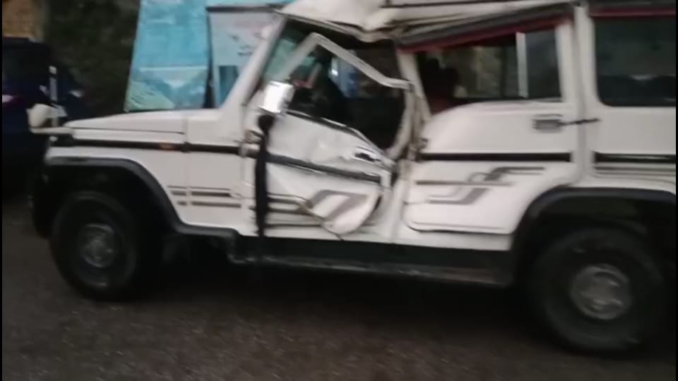 Gangotri Highway Accident boulder fell from hill on vehicle of Madhya Pradesh pilgrims one died