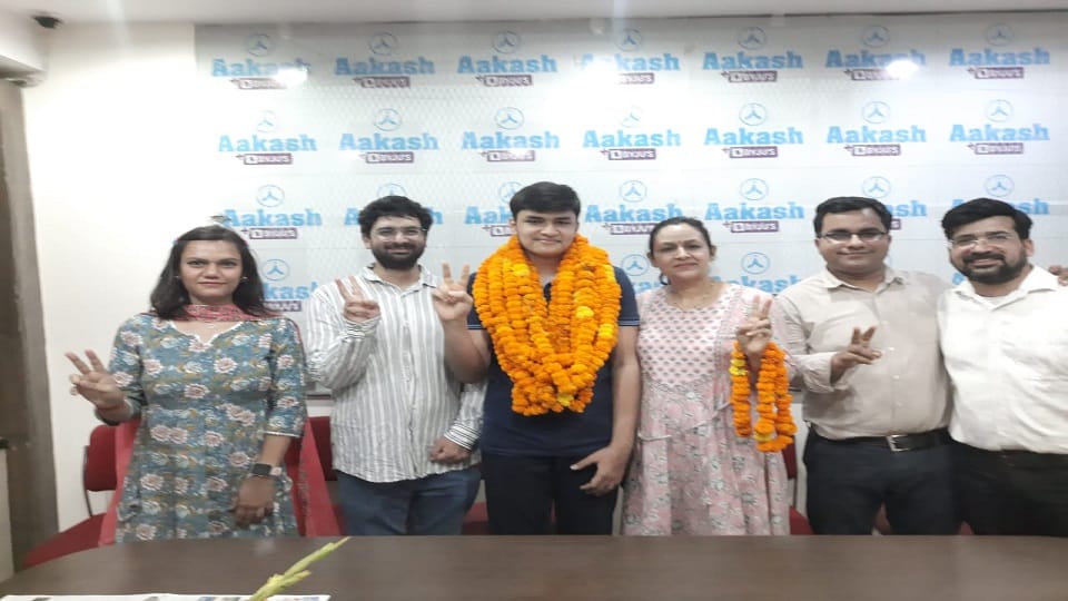 Akshat from Haldwani topped All India in NEET