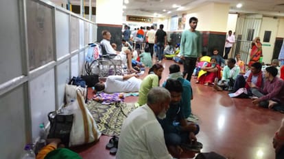 OPD of varanasi district hospitals opened after two days 15000 patients arrived