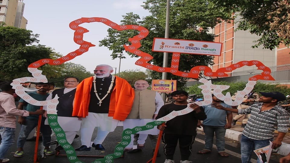 After Lok Sabha election results enthusiasm among the workers in BJP headquarters silence in AAP office