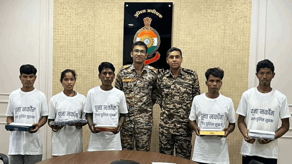 Five Naxalites carrying a bounty of Rs 17 lakh have surrendered in Sukma