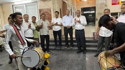 Varanasi Lok Sabha laddus offered to Kashi Vishwanath on narendra Modi victory celebrations in city