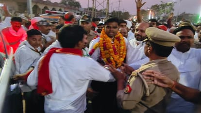 UP Lok Sabha Election: Cycle gained speed, Pushpendra won by more than one lakh votes, Vinod missed the hat-tr