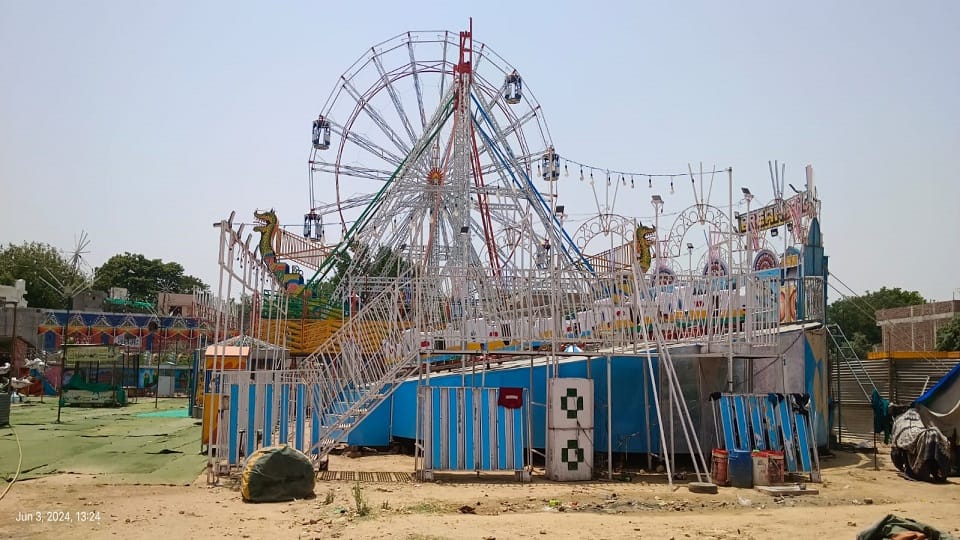 noise on swings in Dubai Carnival Fair then such an accident happened screams and death of innocent