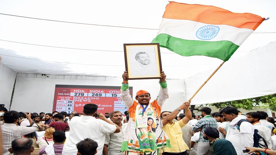 After Lok Sabha election results enthusiasm among the workers in BJP headquarters silence in AAP office