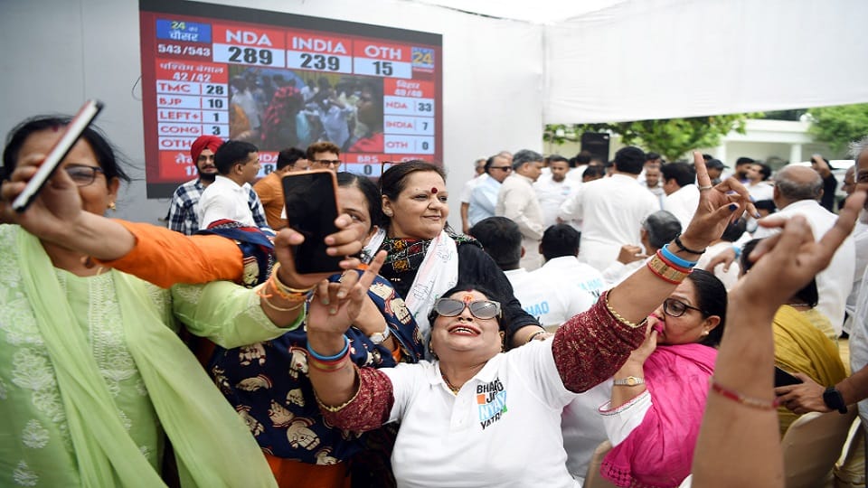 After Lok Sabha election results enthusiasm among the workers in BJP headquarters silence in AAP office