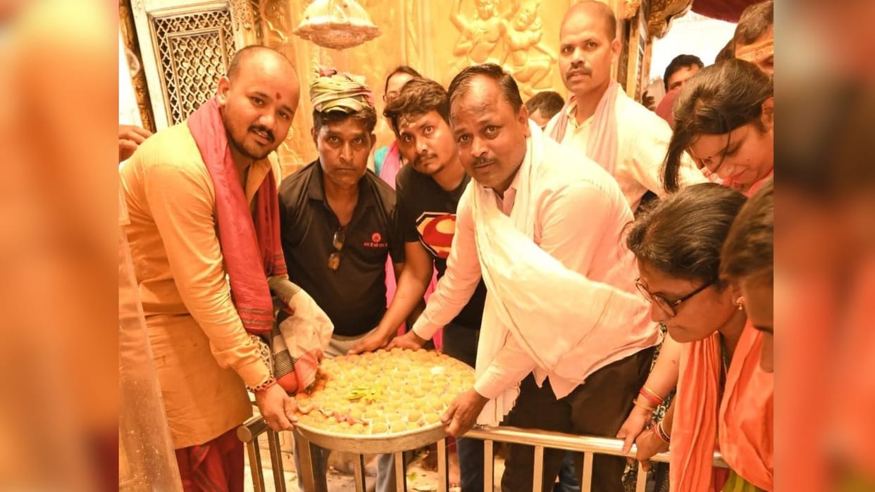 Varanasi Lok Sabha laddus offered to Kashi Vishwanath on narendra Modi victory celebrations in city