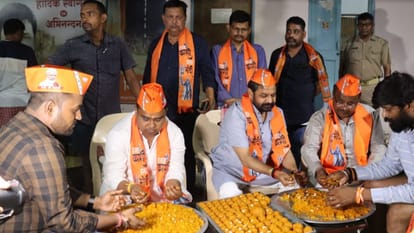 Varanasi Lok Sabha laddus offered to Kashi Vishwanath on narendra Modi victory celebrations in city