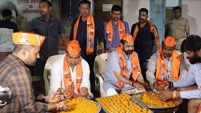 Lok Sabha Election Ministers are making laddus supporters busy fireworks in Varanasi