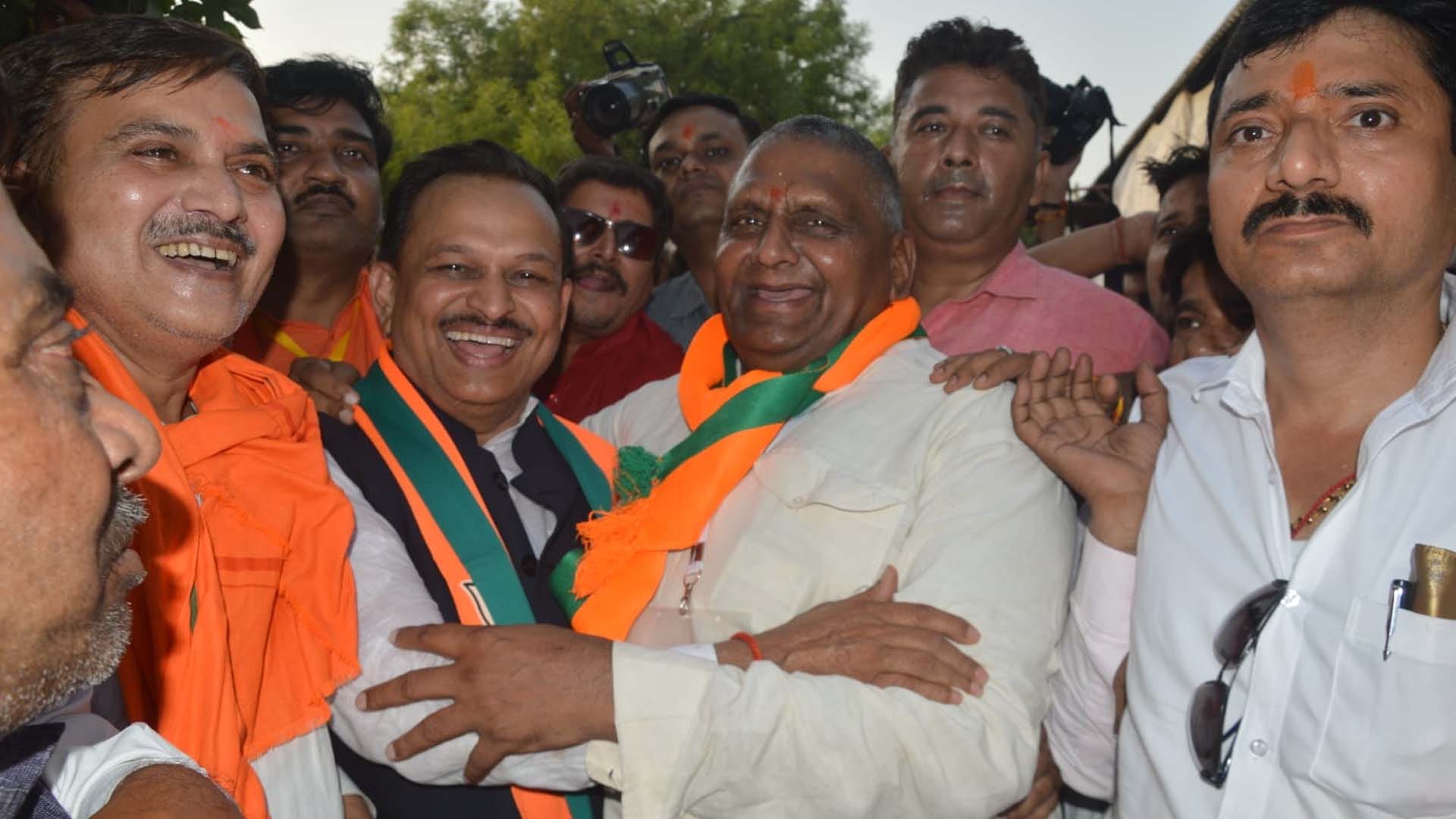 Kanpur Goodbye 2024 New colours seen in politics new faces from BJP SP became honourable three cases discussed
