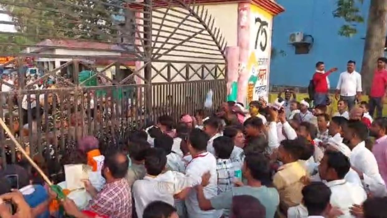 UP Election Result 2024 supporters created ruckus after victory of Samajwadi Party in Lakhimpur Kheri