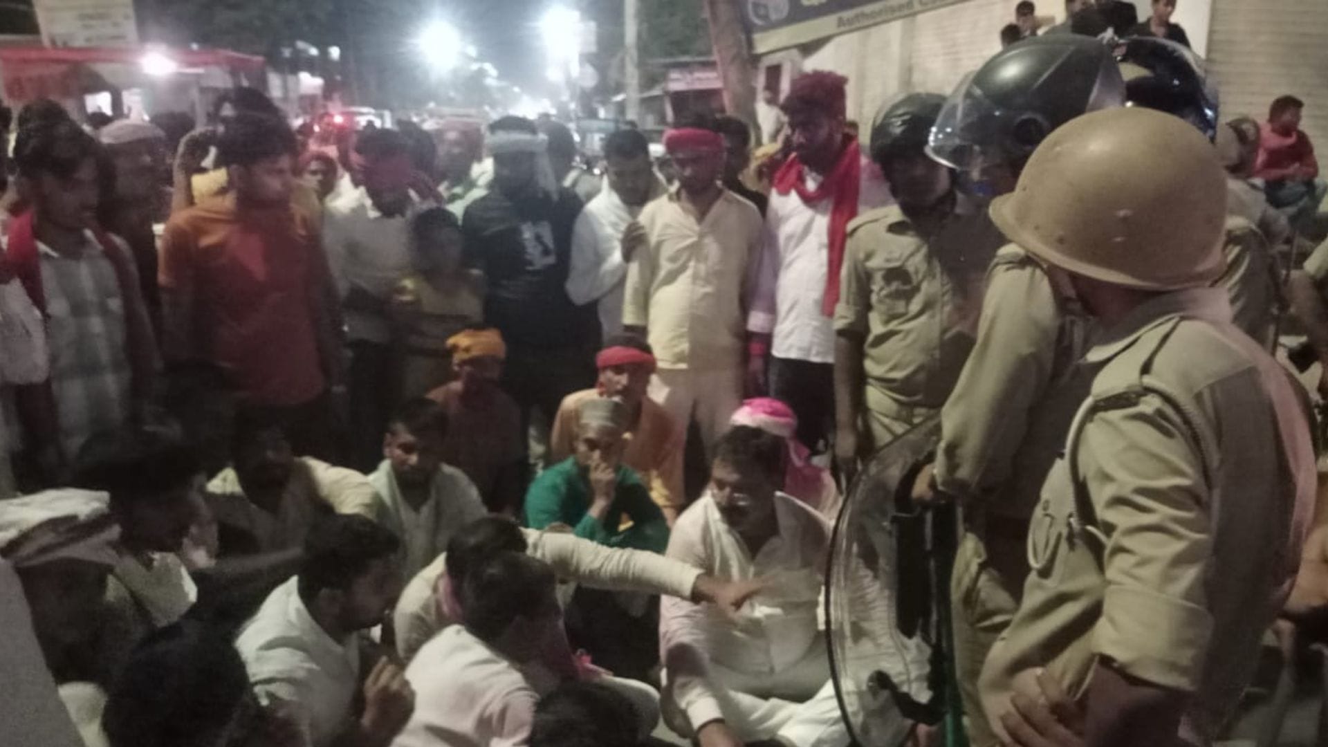 Salempur Lok Sabha After vote counting SP-BJP workers came sit in protest