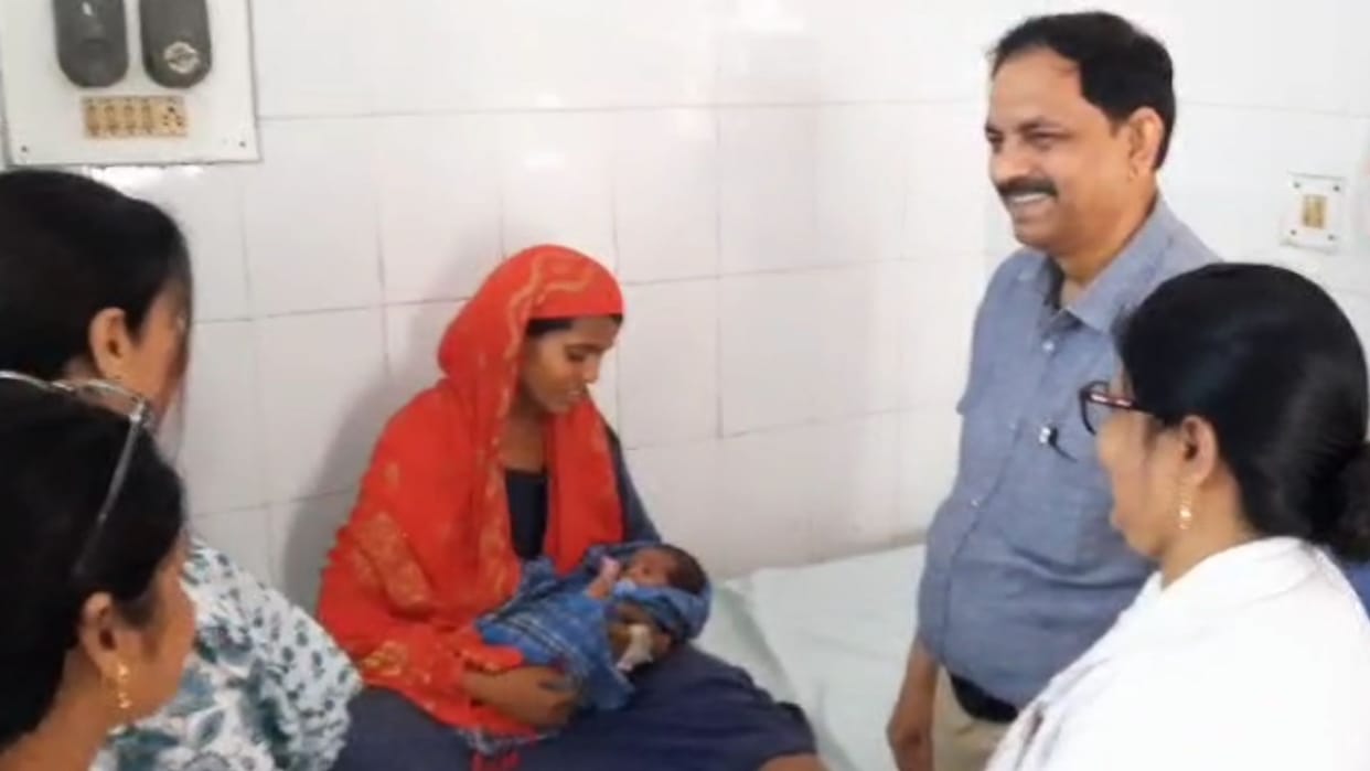Baby girl stolen from women hospital recovered in azamgarh