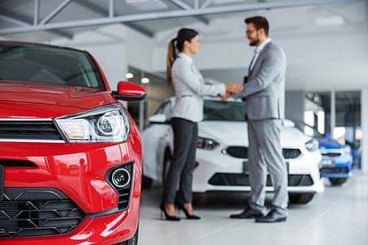 Vehicle Scrappage: नए वाहन के रजिस्ट्रेशन पर मिलेगी टैक्स में बड़ी छूट, जानें सरकारी स्कीम की पूरी डिटेल्स Delhi govt announces up to 20 per cent discount on new vehicle registrations under Scrappage Certificate