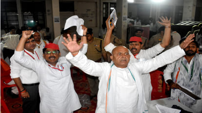 bansgaon condidate Sadal burst into tears after knowing the final results of the elections in Gorakhpur