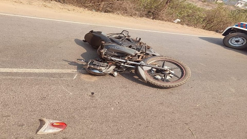 हादसे के बाद बाइक के उड़ परखच्चे