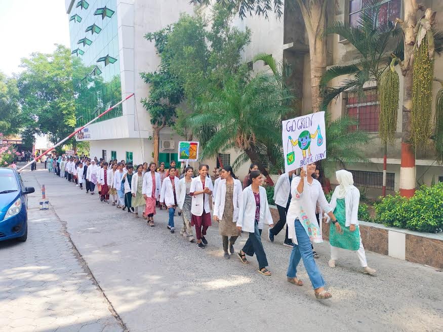 Indore: Youth should come forward for environmental protection, students took out rally