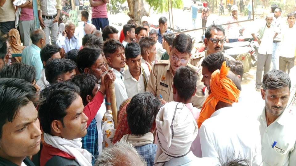 pregnant woman died due to deterioration in her condition during delivery In Kasganj family created ruckus