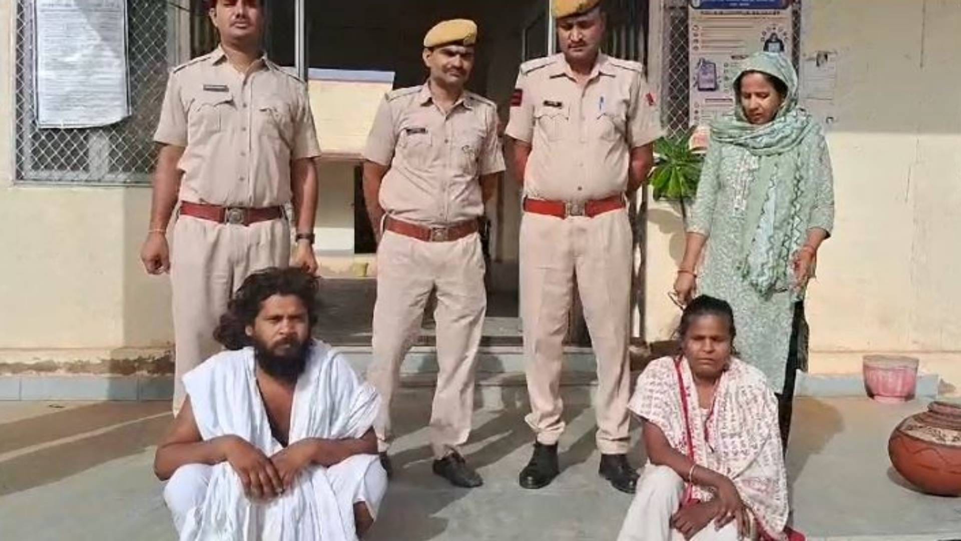 पुलिस की गिरफ्त में साधु और साध्वी