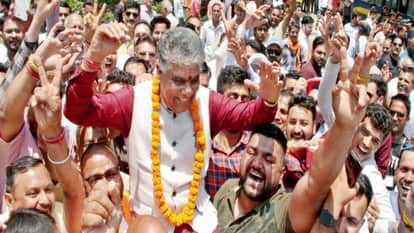 डाॅ. राजीव भारद्वाज जीत के बाद।