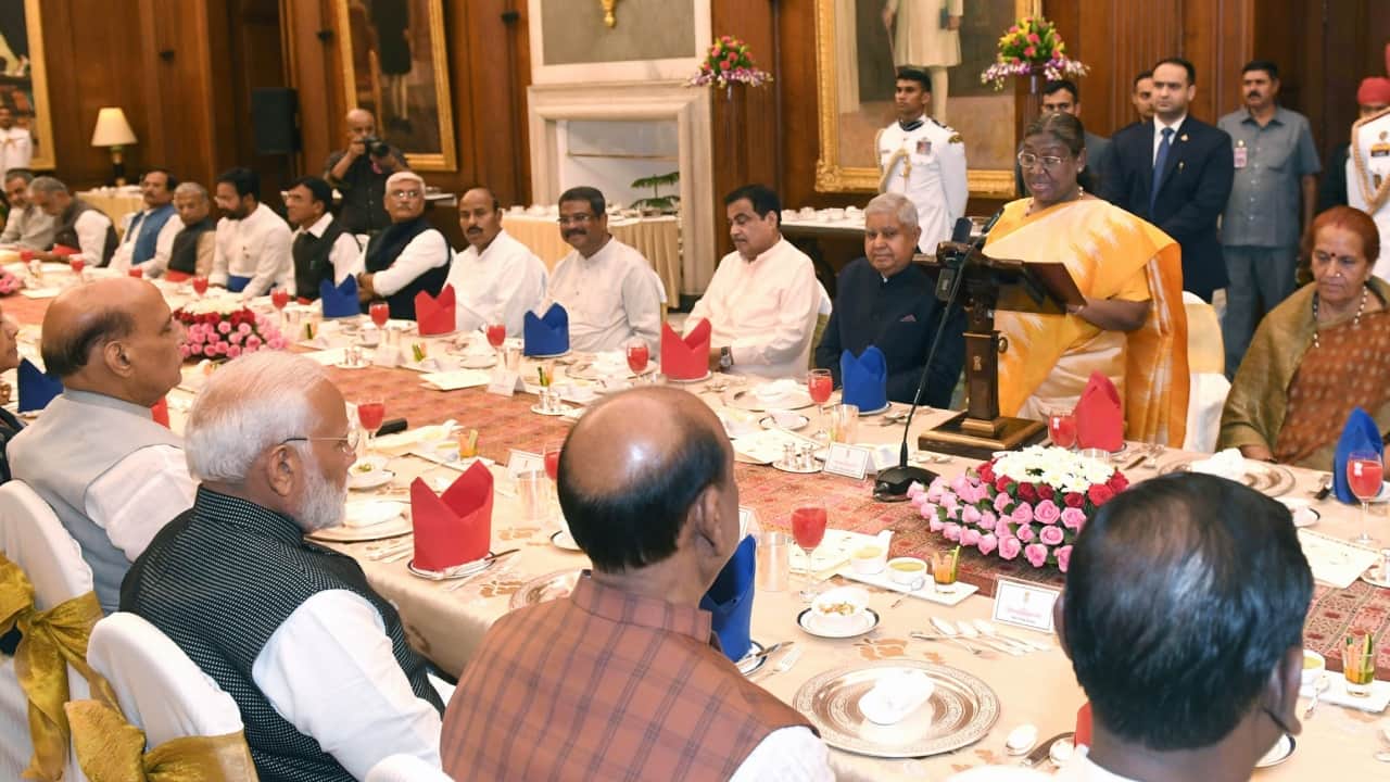 PM Modi and Cabinet Ministers at Rashtrapati Bhavan know all updates in hindi