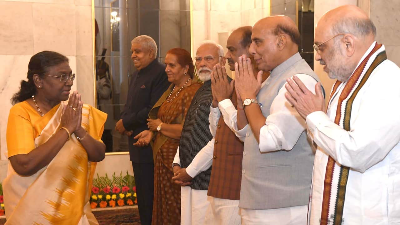 PM Modi and Cabinet Ministers at Rashtrapati Bhavan know all updates in hindi