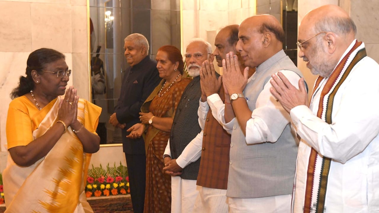 PM Modi and Cabinet Ministers at Rashtrapati Bhavan know all updates in hindi